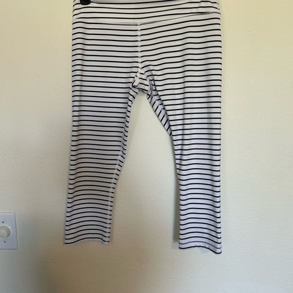 Scorpio Sol Luxury Performance Crop
Size S White Black Stripe - Picture 2 of 9